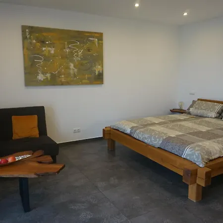 1 Im Kirschblütenhof *