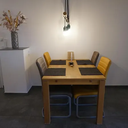 1 Im Kirschblütenhof